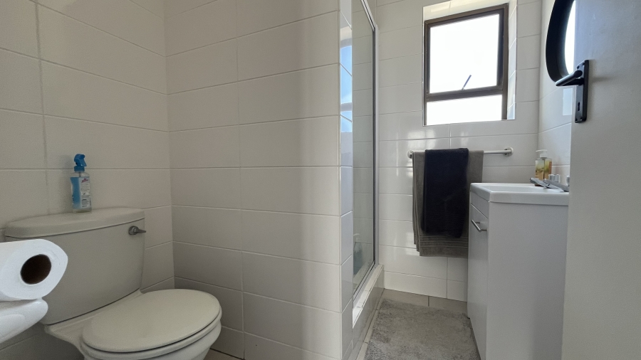 To Let 5 Bedroom Property for Rent in Table View Western Cape